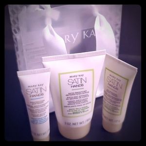 Mini Satin Hands Set